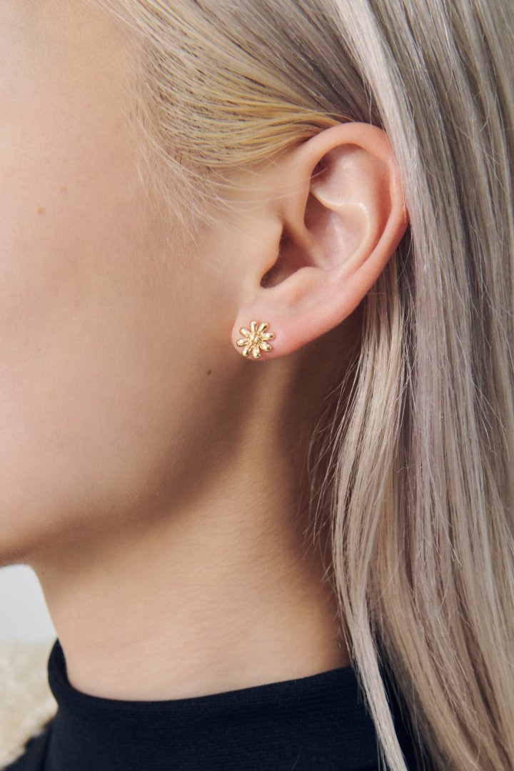 GOLDY Small Daisy Earrings