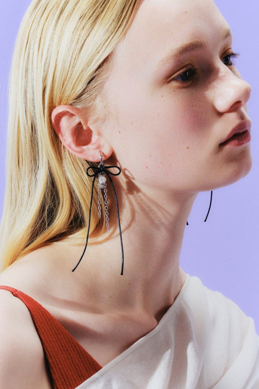 GOLDY Cord ribbon x pearl chain long earrings - Image 1