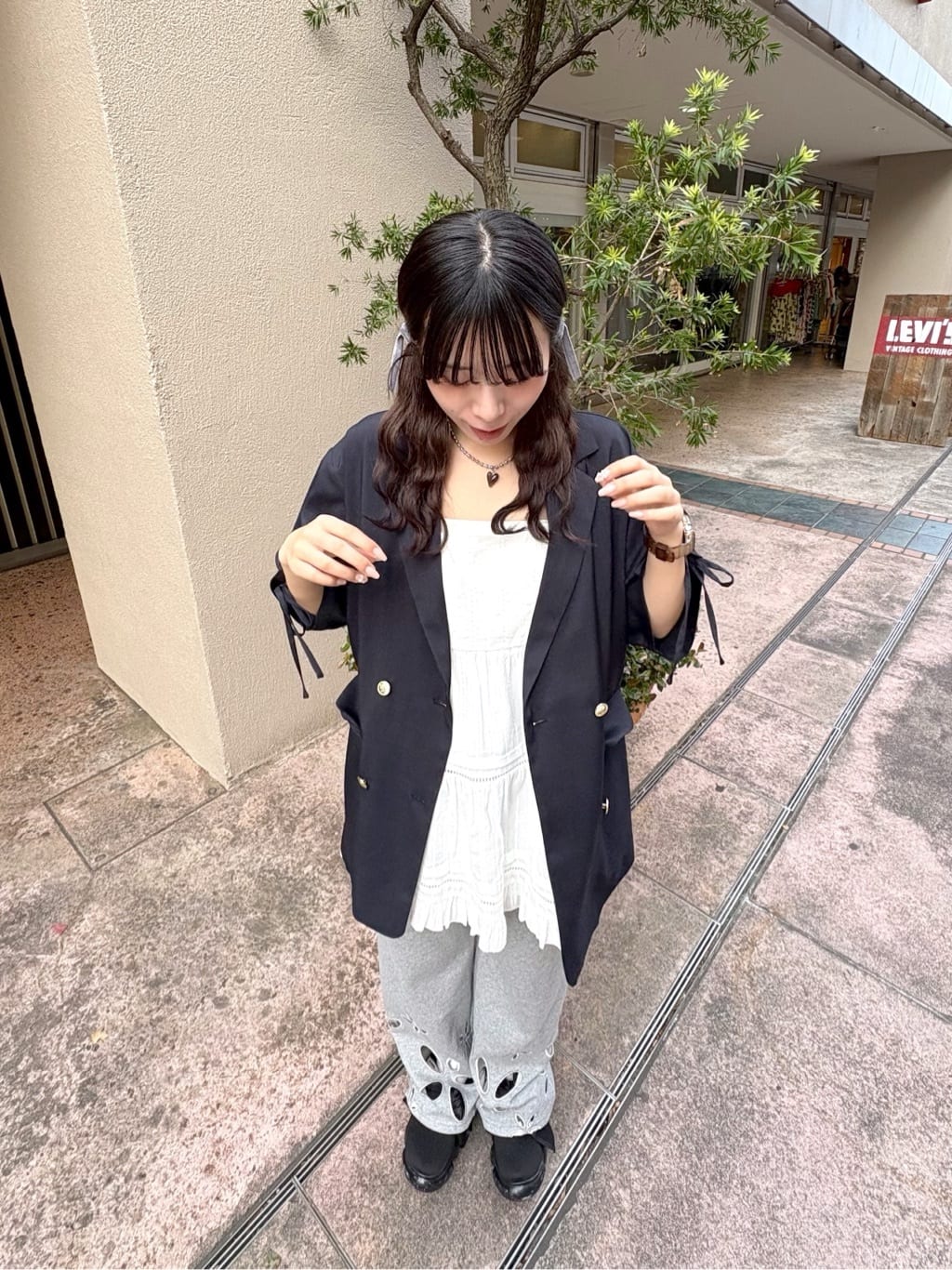 w closet flower sweatpants