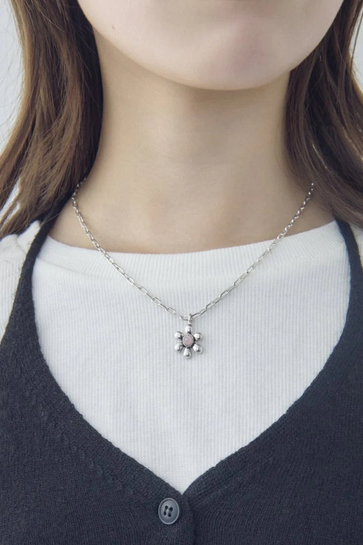 GOLDY Vintage Flower Necklace