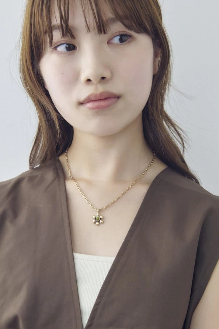 GOLDY Vintage Flower Necklace