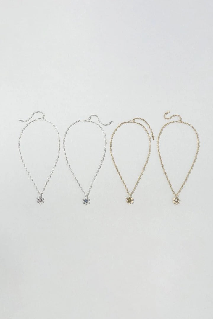 GOLDY Vintage Flower Necklace