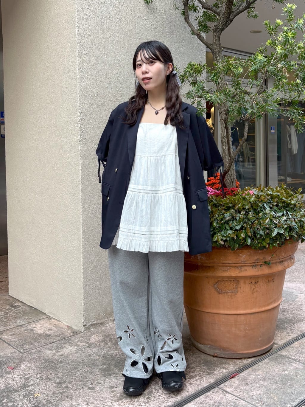 w closet flower sweatpants