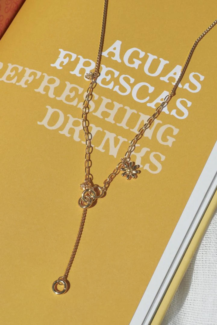 GOLDY Daisy Necklace