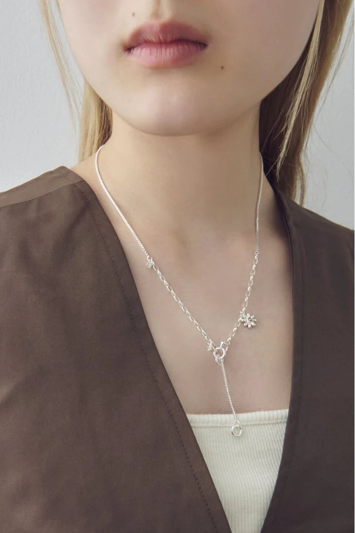 GOLDY Daisy Necklace