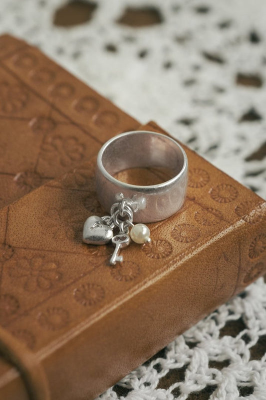 GOLDY Heart Key Charm Ring