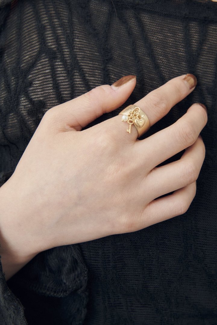 GOLDY Heart Key Charm Ring