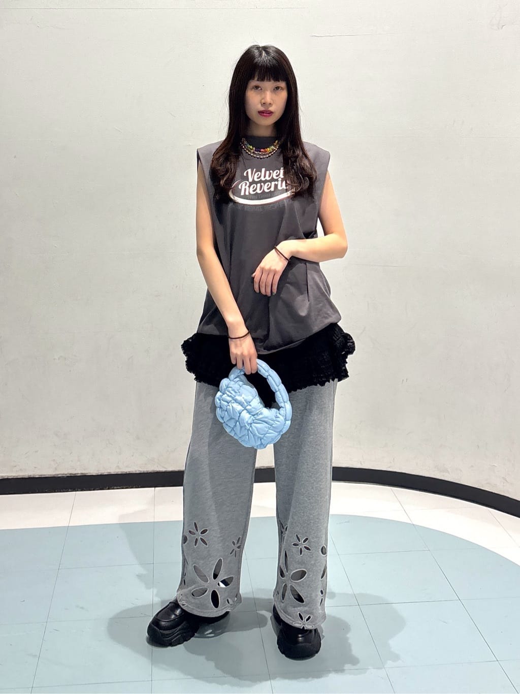 w closet flower sweatpants