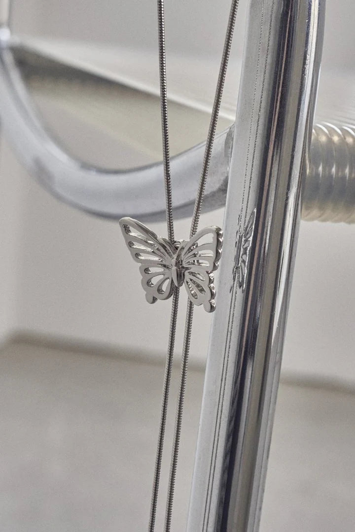 GOLDY butterfly motif necklace