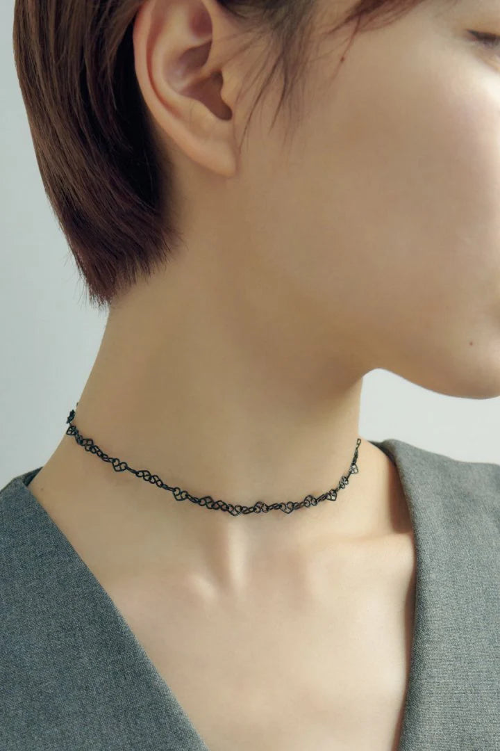 GOLDY heart line choker