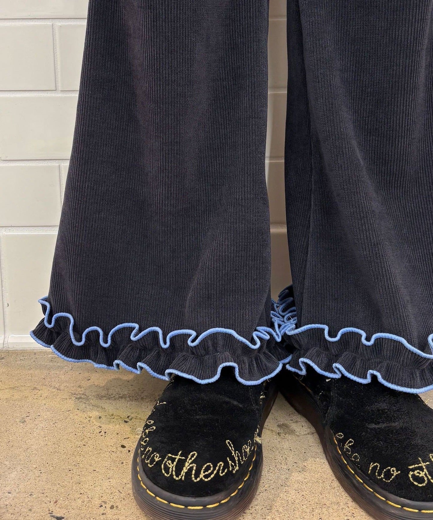 HELLO.SANFRANCISCO 燈芯絨下擺荷葉邊喇叭褲