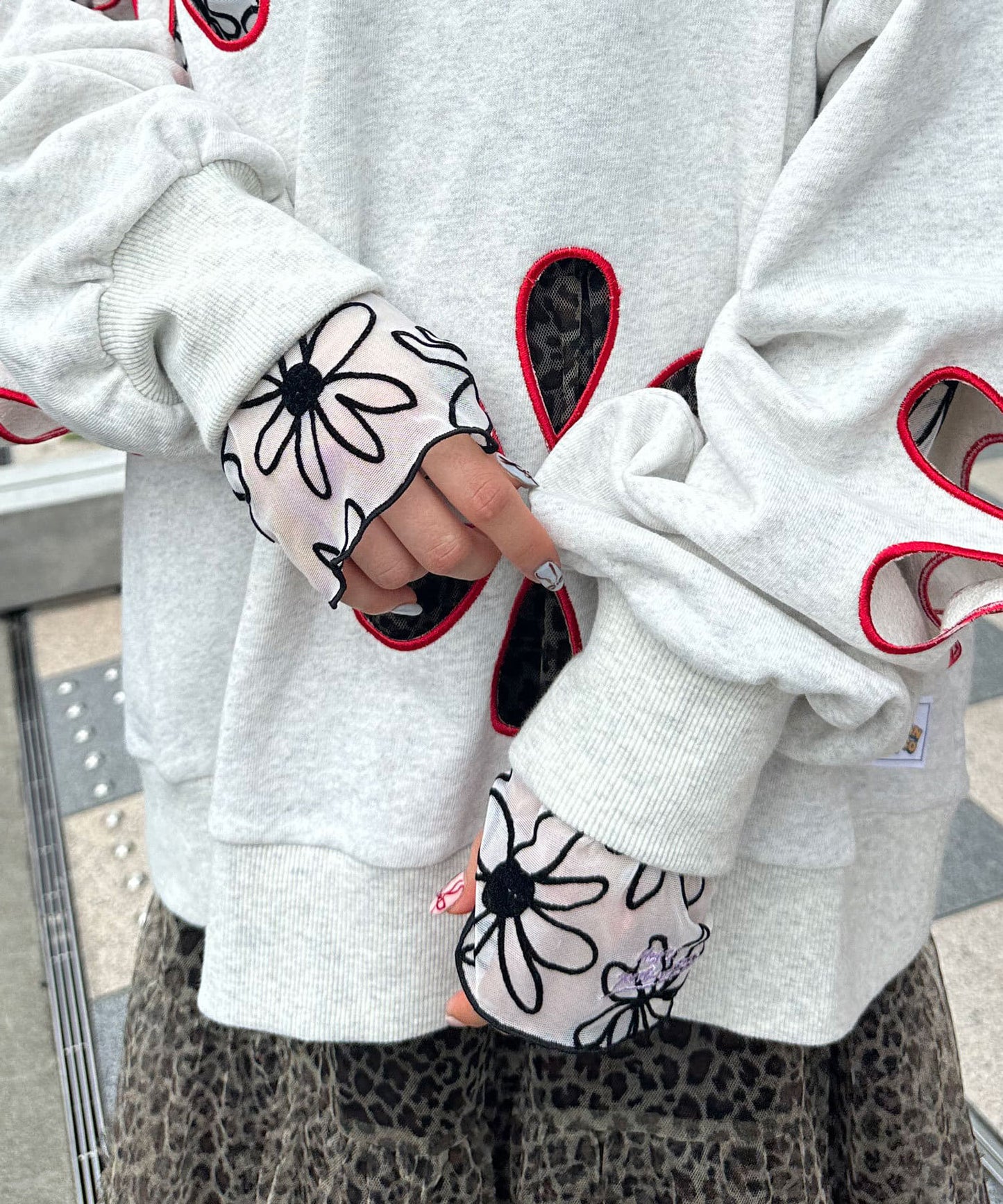 HELLO.SANFRANCISCO 花花鏤空Sweater