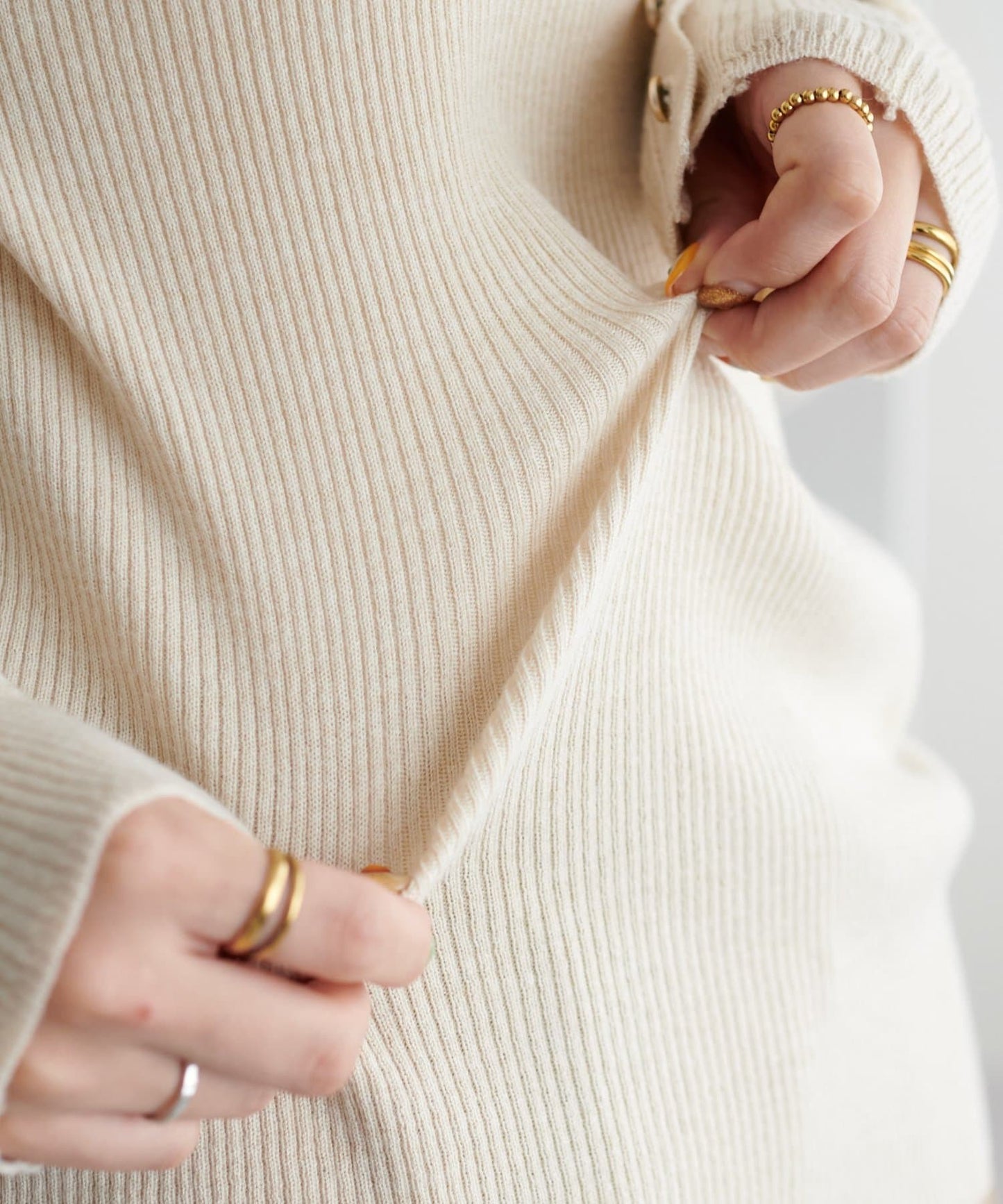 DISCOAT 鈕扣袖口羅紋高領衫