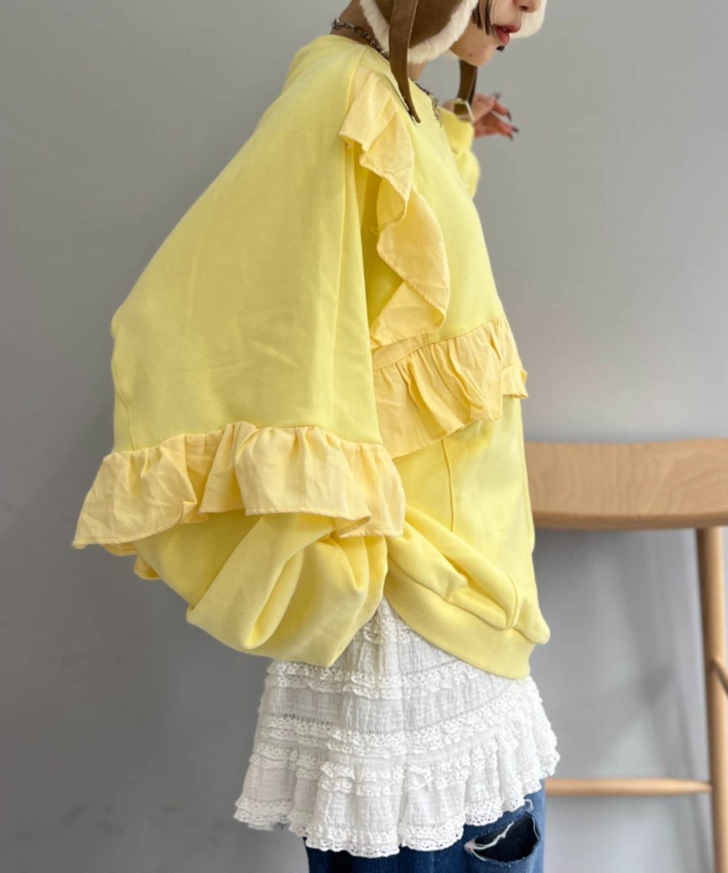 w closet Frill BIG sweatshirt