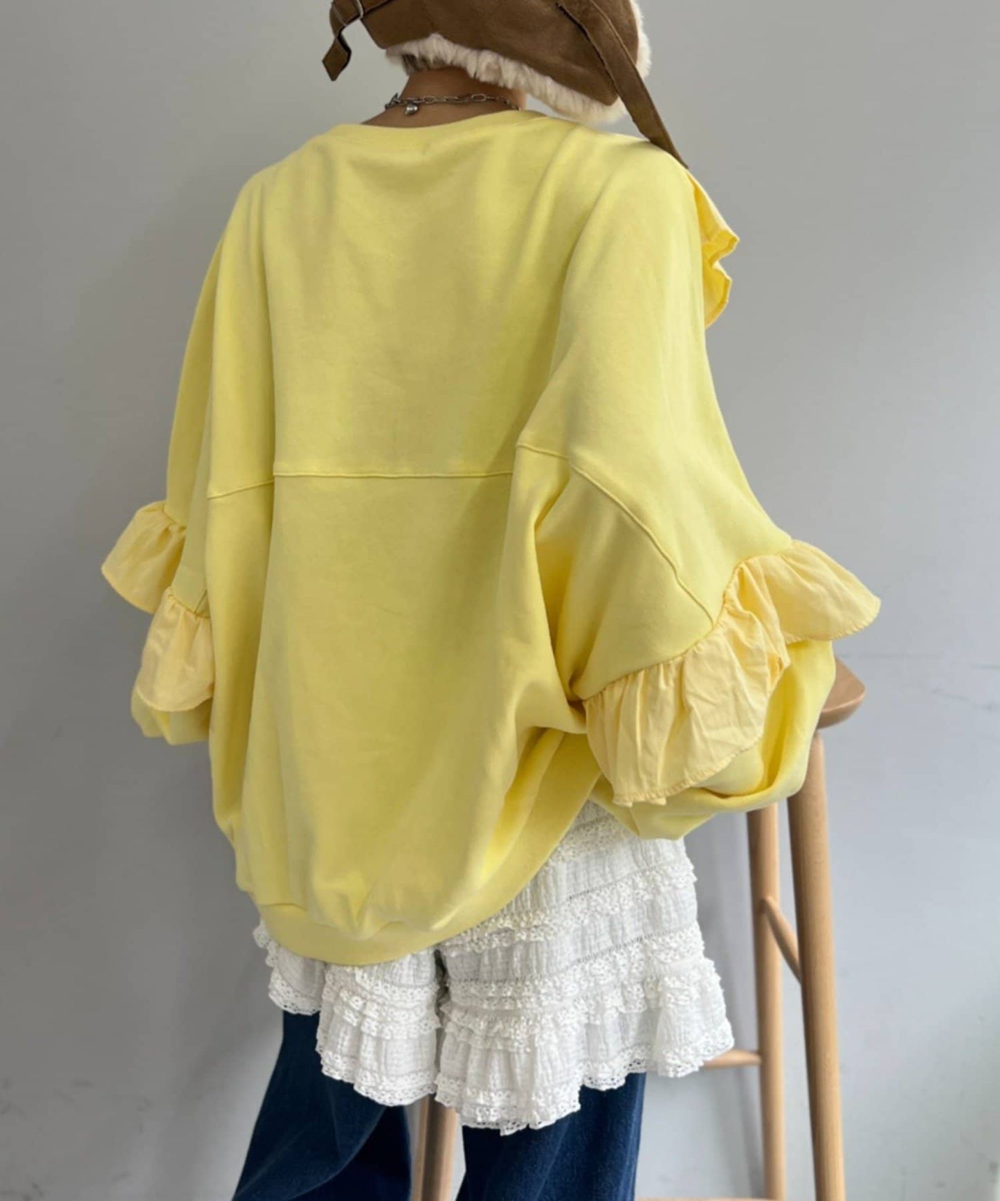 w closet Frill BIG sweatshirt