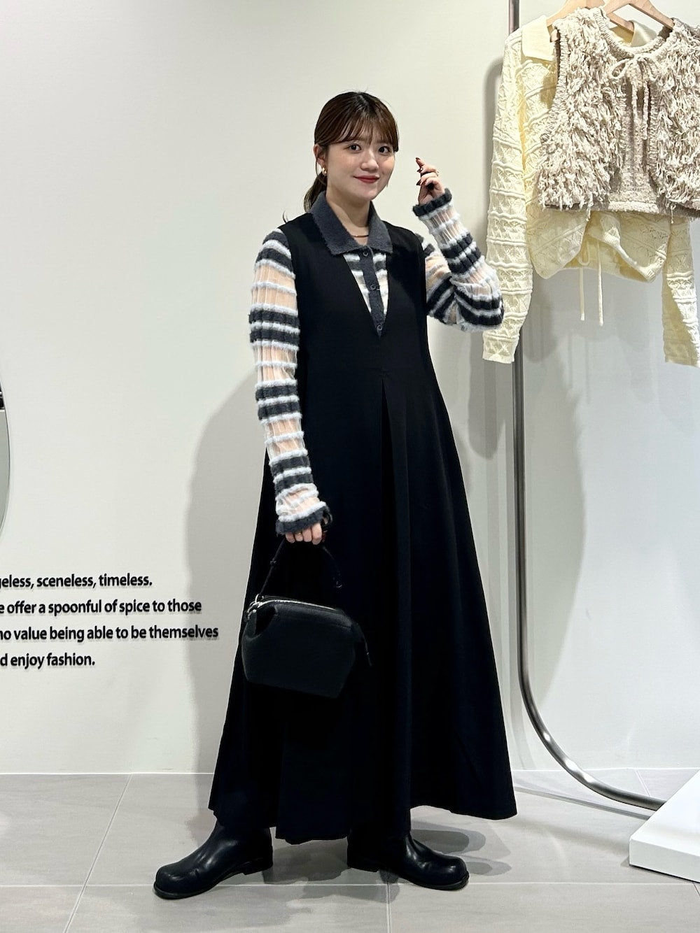 KBF sheer border feather knit