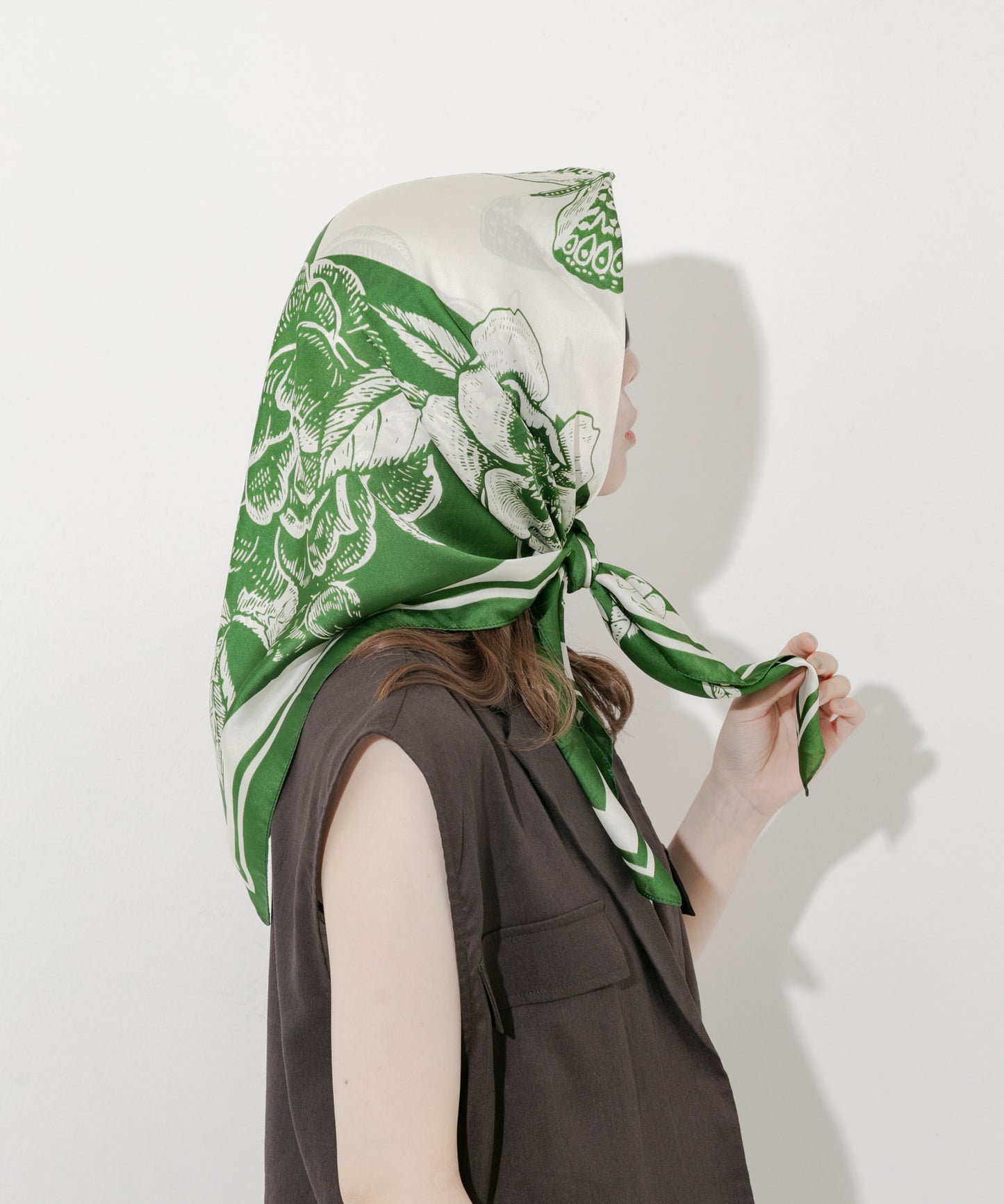 SMELLY 圖騰大絲巾