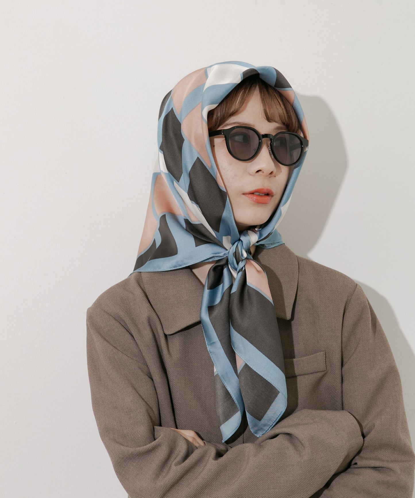 SMELLY 圖騰大絲巾