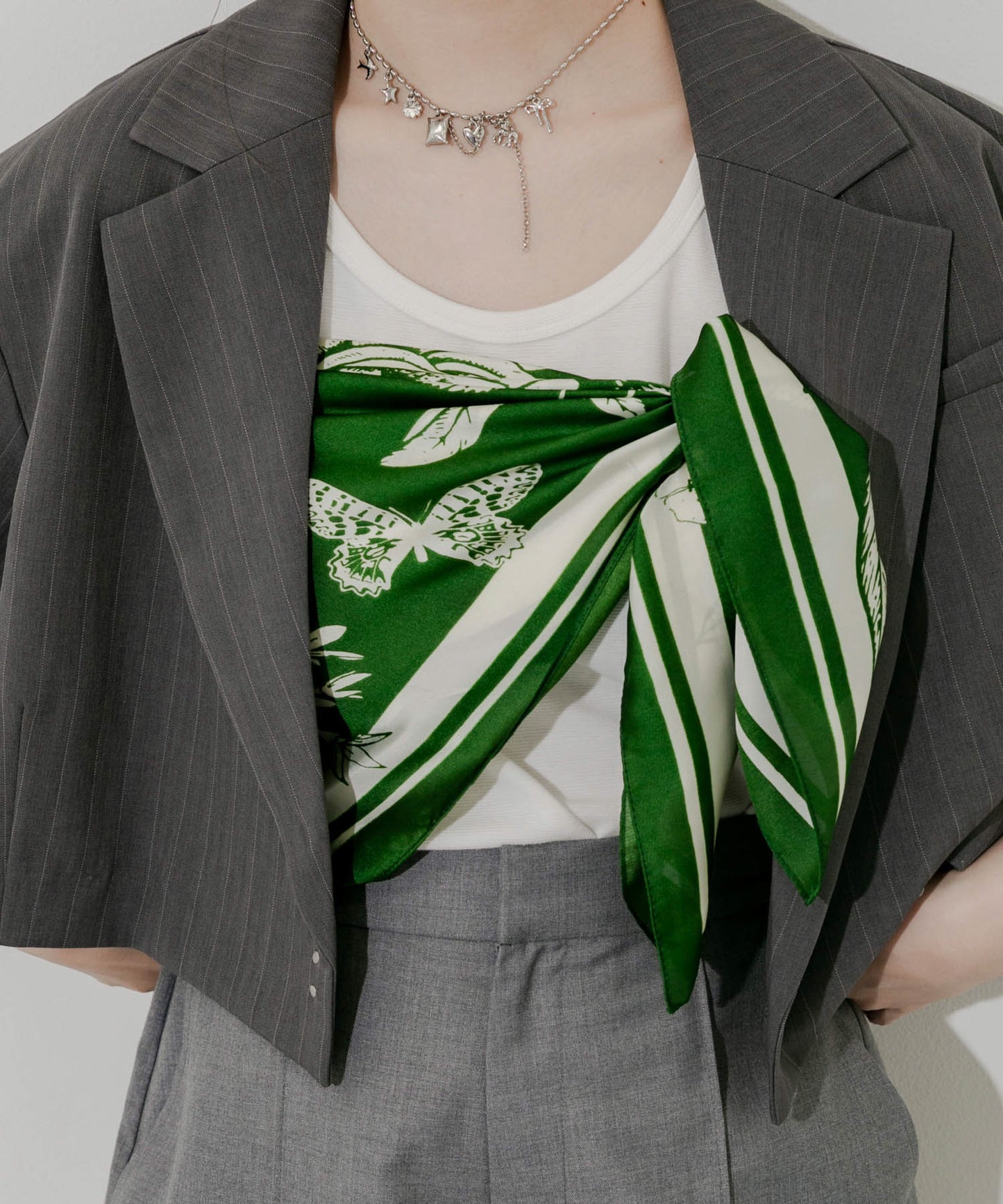 SMELLY 圖騰大絲巾