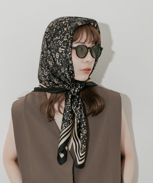 SMELLY 圖騰大絲巾