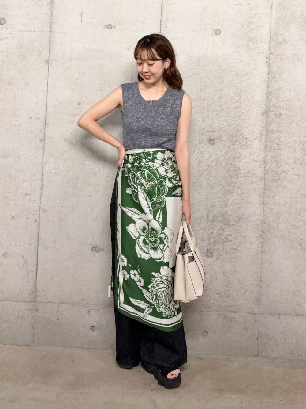 SMELLY 圖騰大絲巾