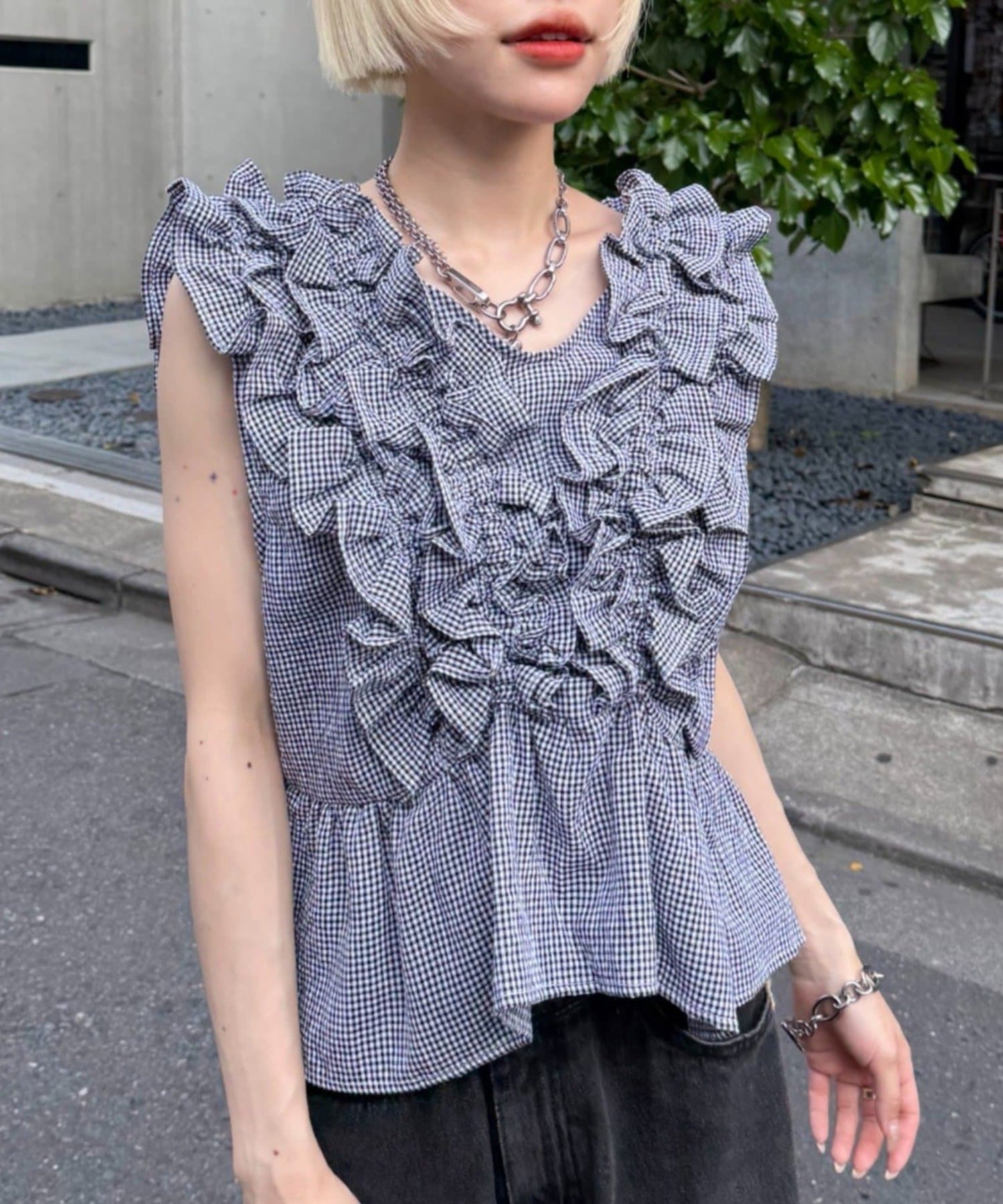 w closet Frilly sleeveless blouse