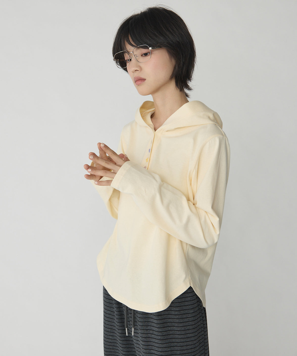 unblend 彩色紐 Henley Neck Hoodie Top - Image 24