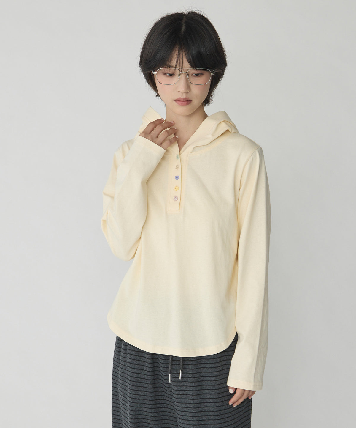 unblend 彩色紐 Henley Neck Hoodie Top - Image 26