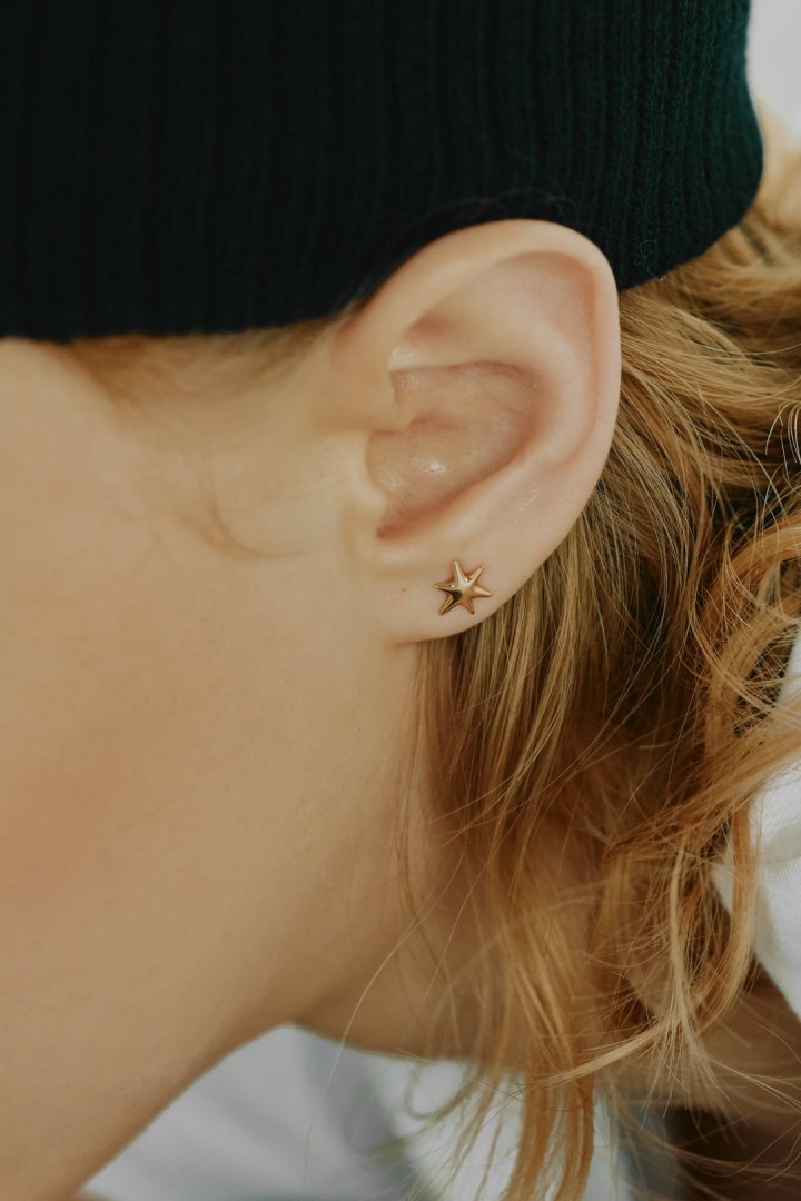 GOLDY petite star earrings