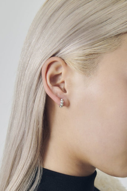 GOLDY petite pearl hoop earrings