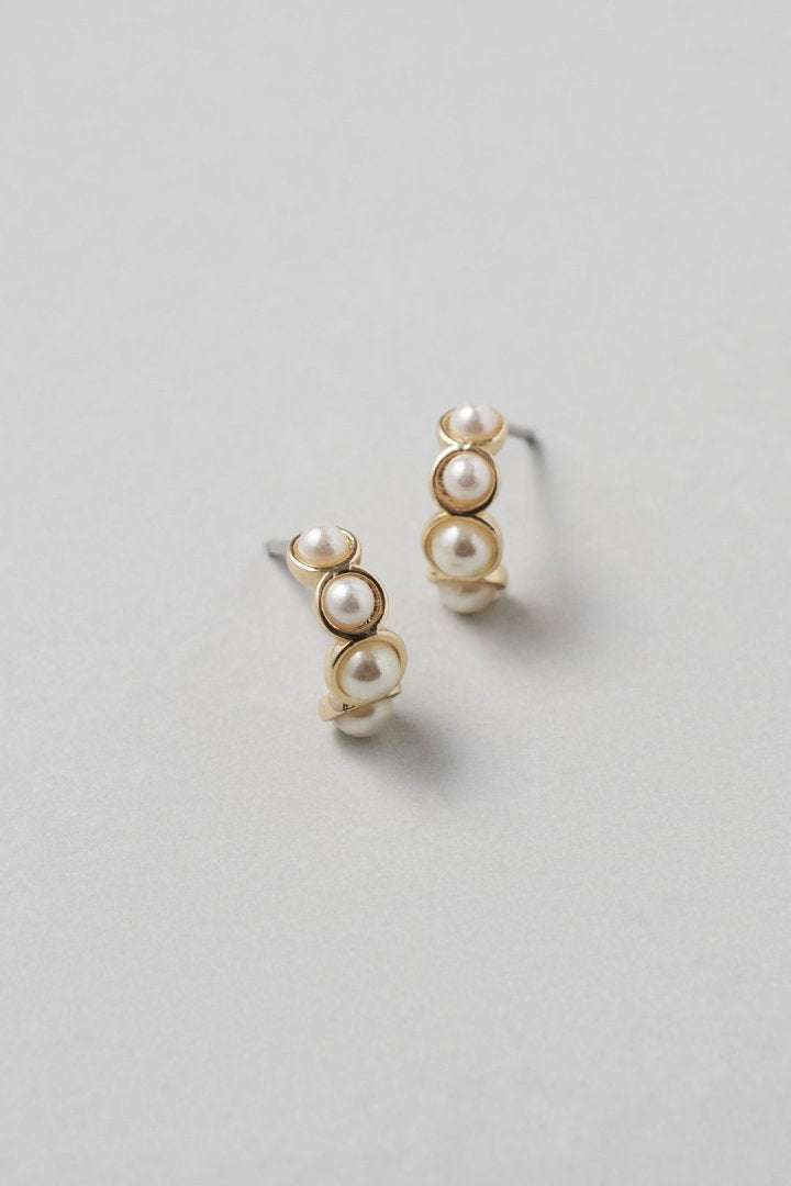GOLDY petite pearl hoop earrings