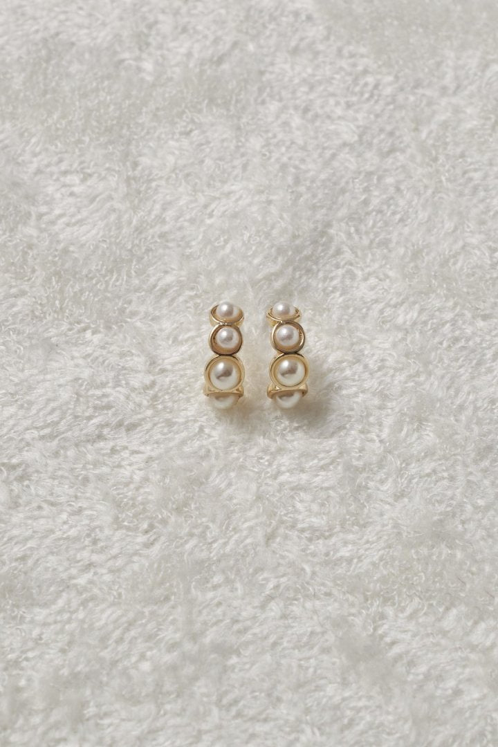 GOLDY petite pearl hoop earrings