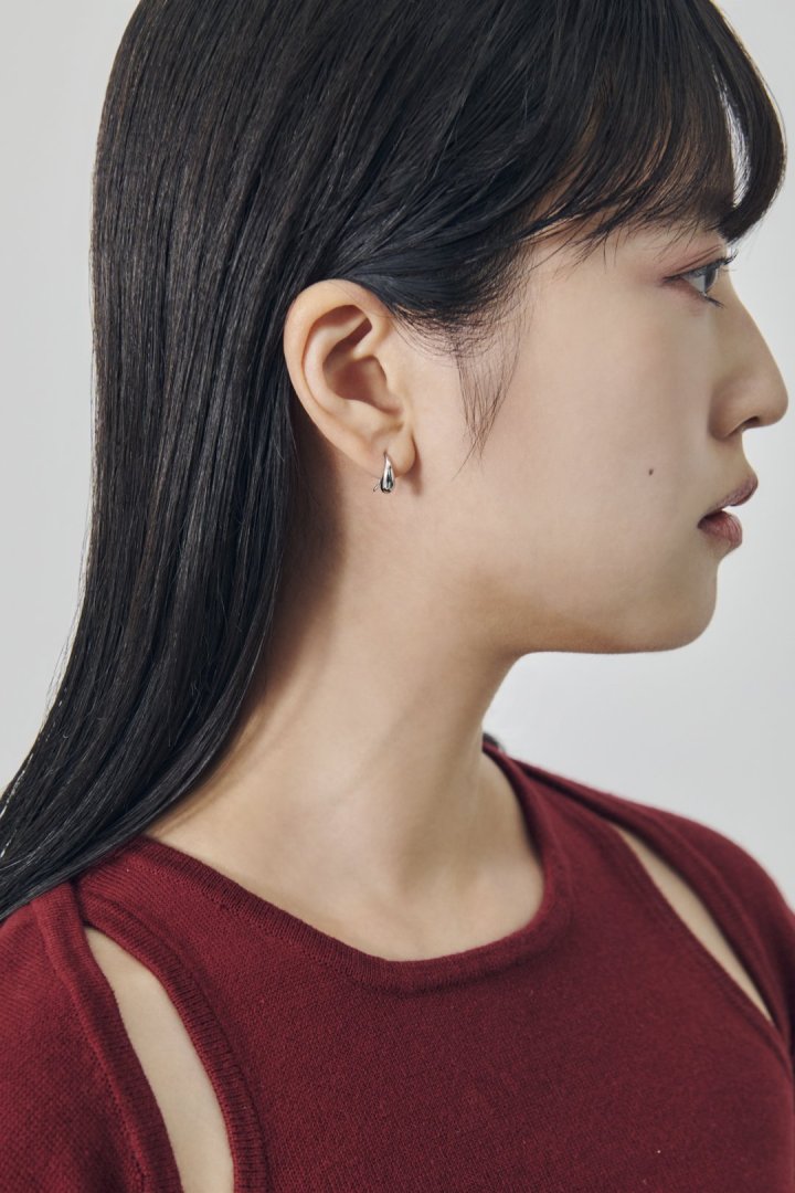 GOLDY petite drop earrings