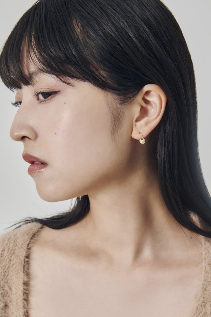 GOLDY petite drop pearl earrings
