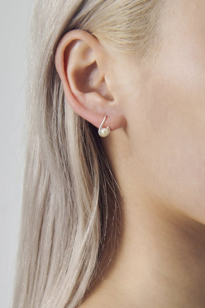 GOLDY petite drop pearl earrings