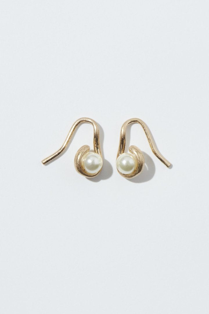 GOLDY petite drop pearl earrings