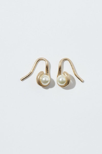 GOLDY petite drop pearl earrings