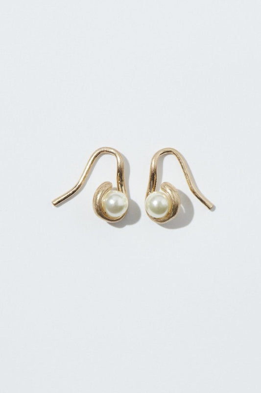 GOLDY petite drop pearl earrings