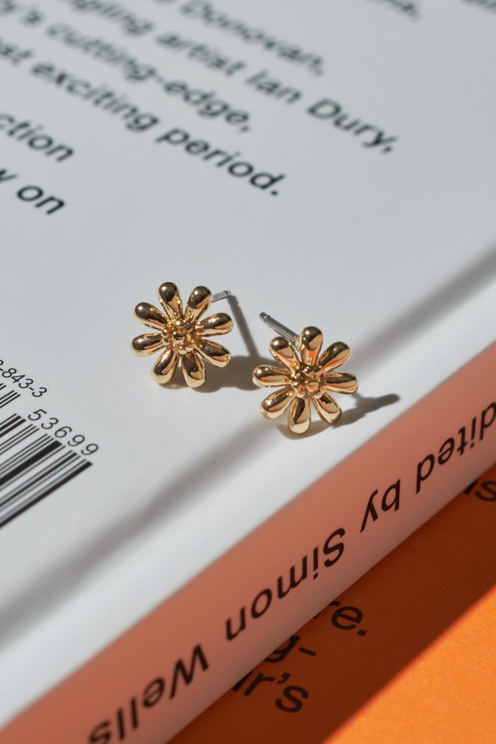 GOLDY Small Daisy Earrings
