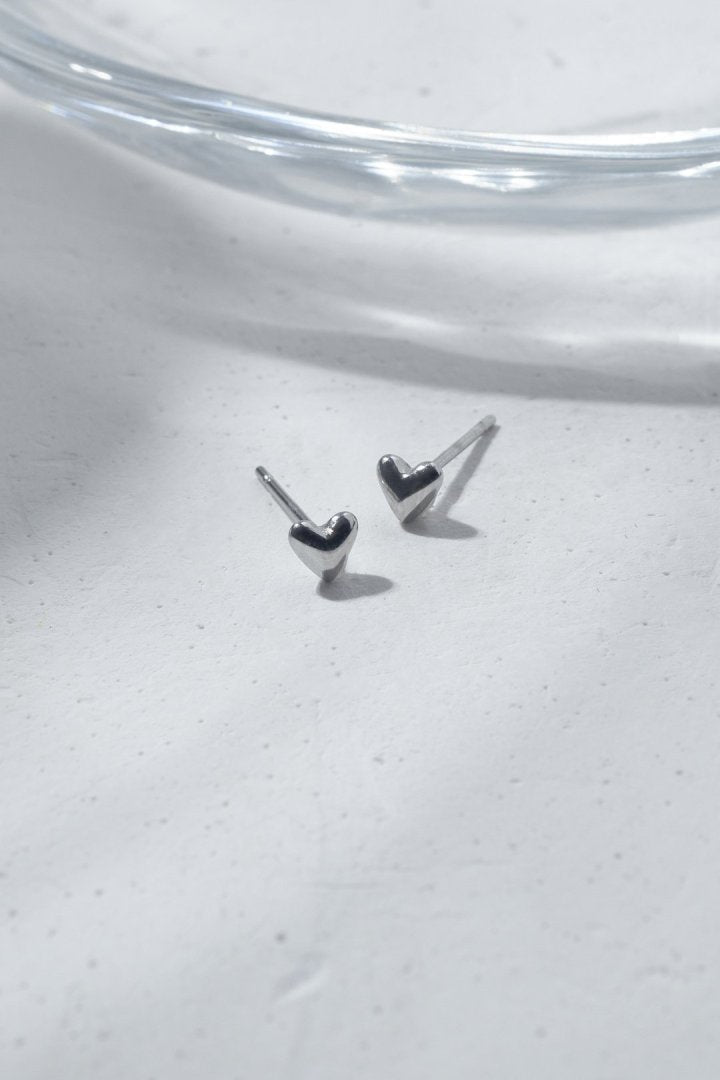 [Stainless] GOLDY Petite Heart Earrings - silver