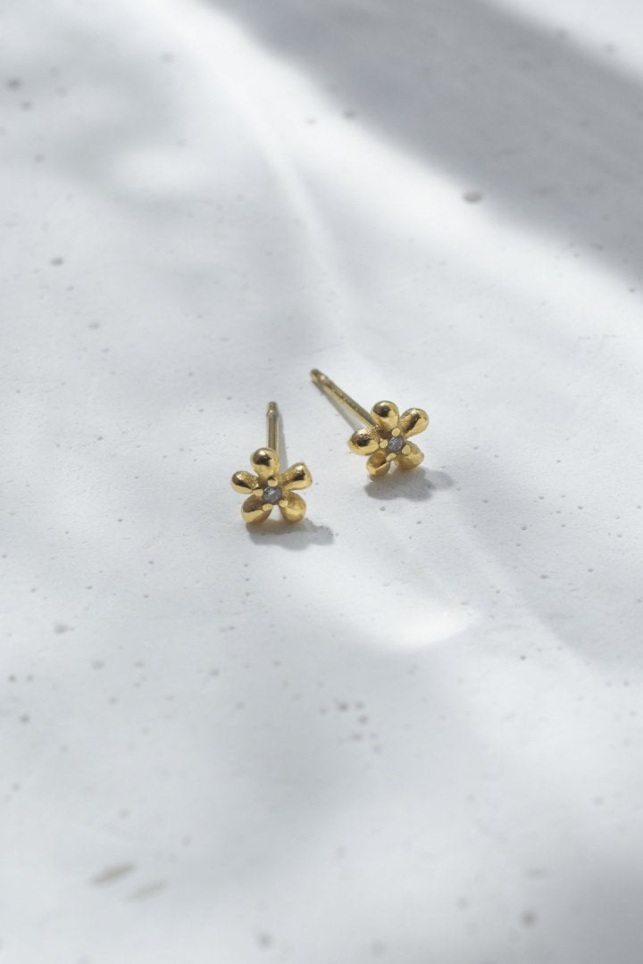 GOLDY プチ フラワー ステンレス ピアス - Image 13