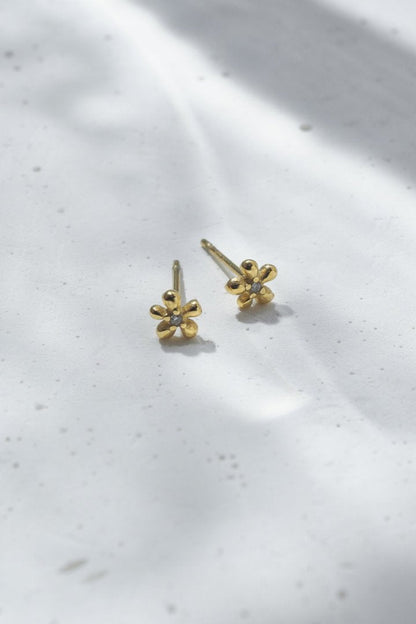 GOLDY プチ フラワー ステンレス ピアス - Image 13