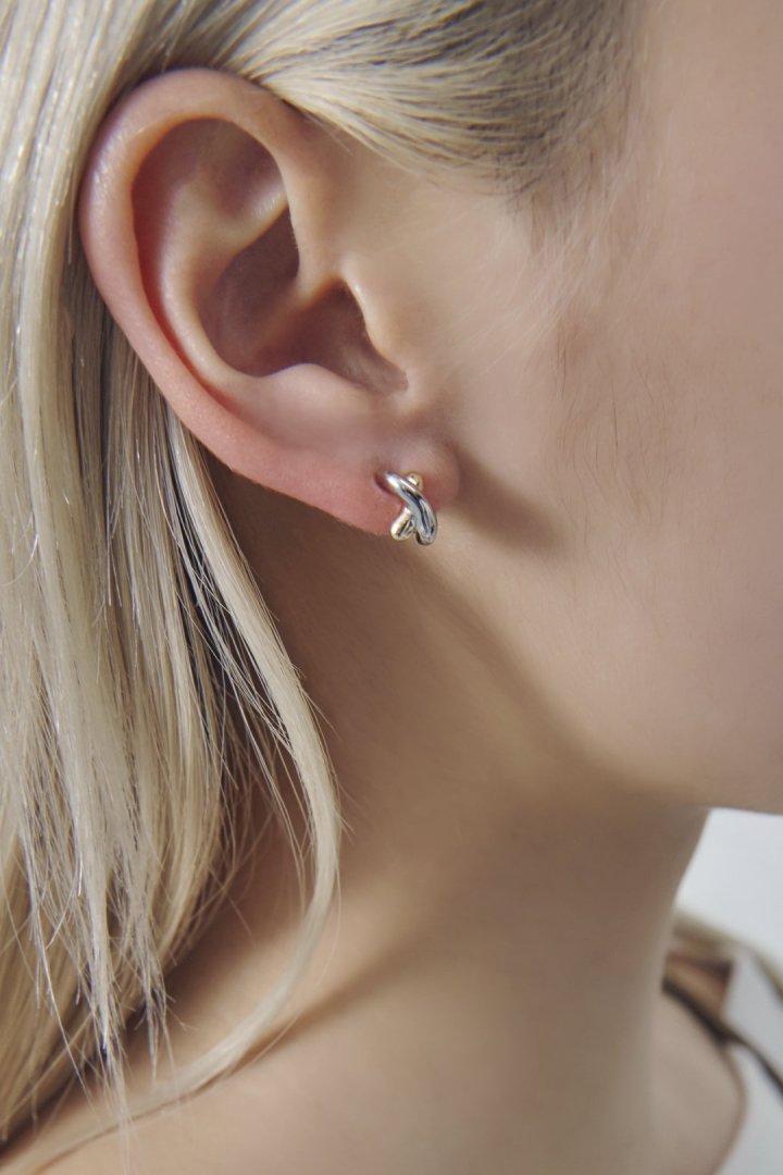 GOLDY petite cross line earrings - Silver x gold