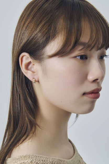 GOLDY petite cross line earrings - Image 7