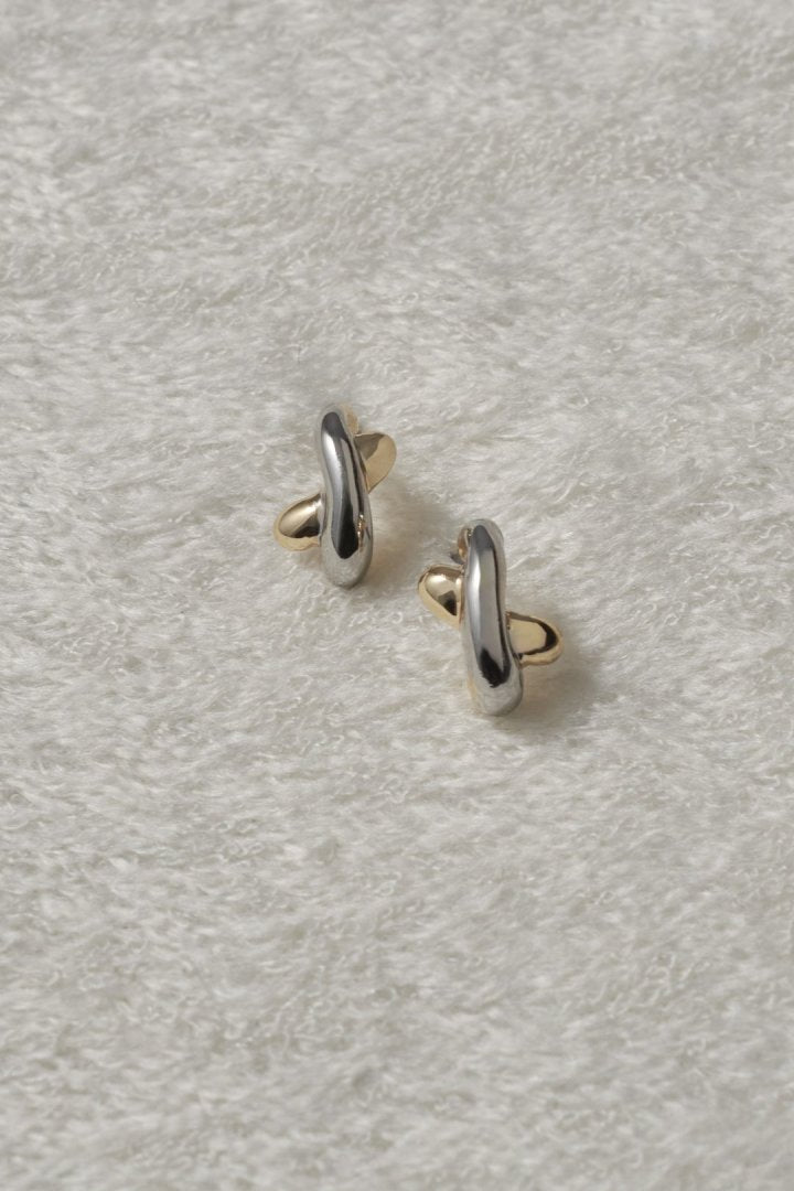 GOLDY petite cross line earrings - Image 1