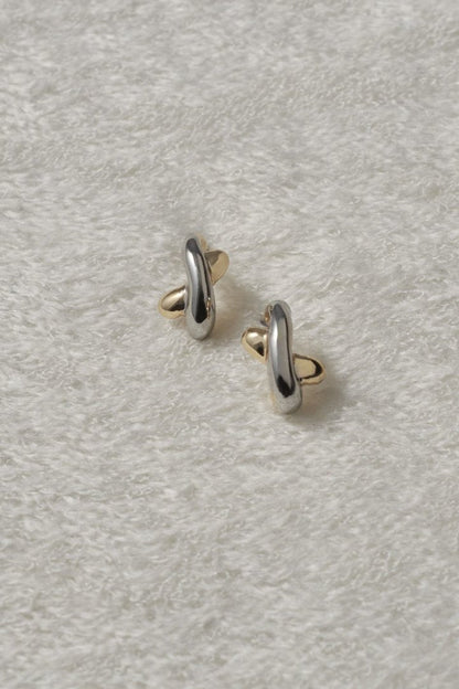 GOLDY petite cross line earrings - Image 1