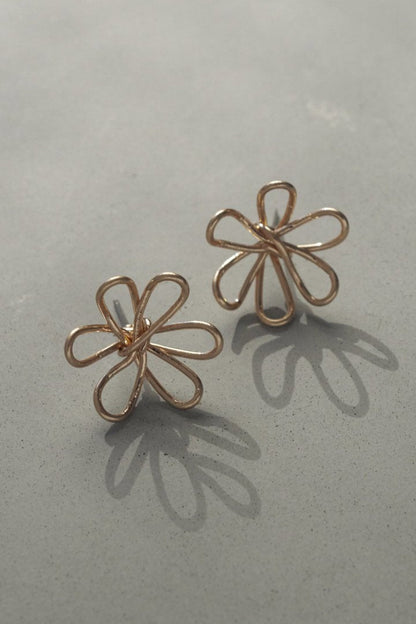 GOLDY カット アウト フラワー ピアス - Image 19