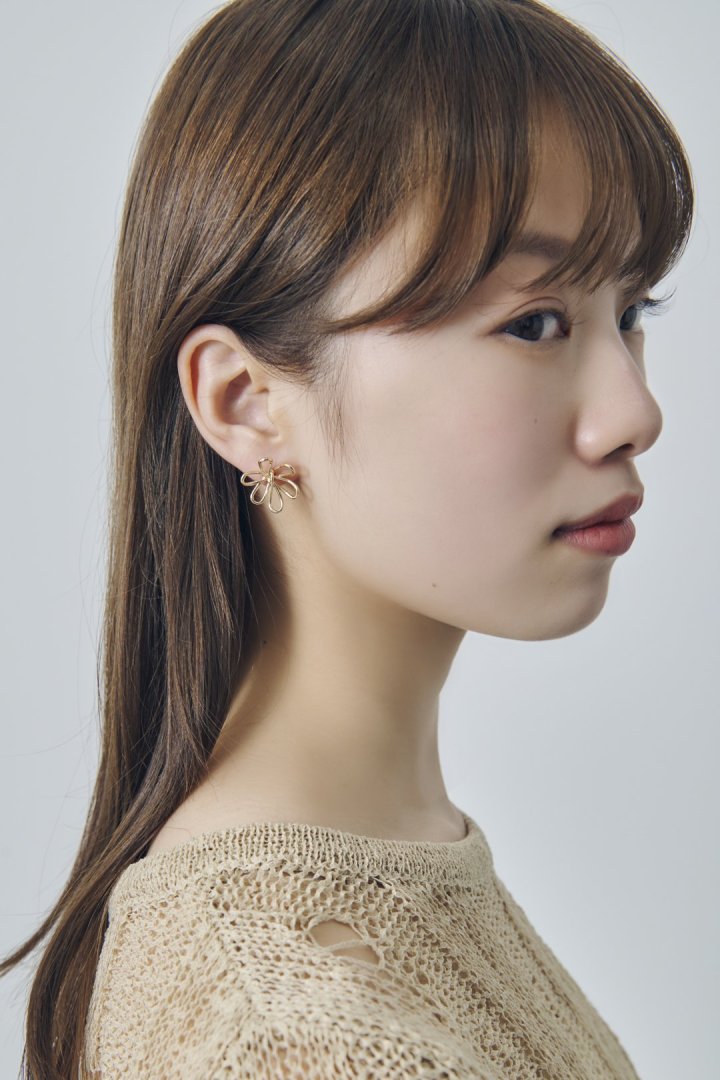 GOLDY カット アウト フラワー ピアス - Image 12