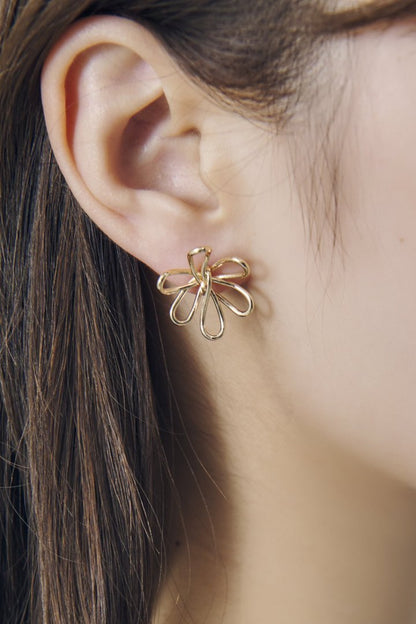 GOLDY カット アウト フラワー ピアス - Image 11