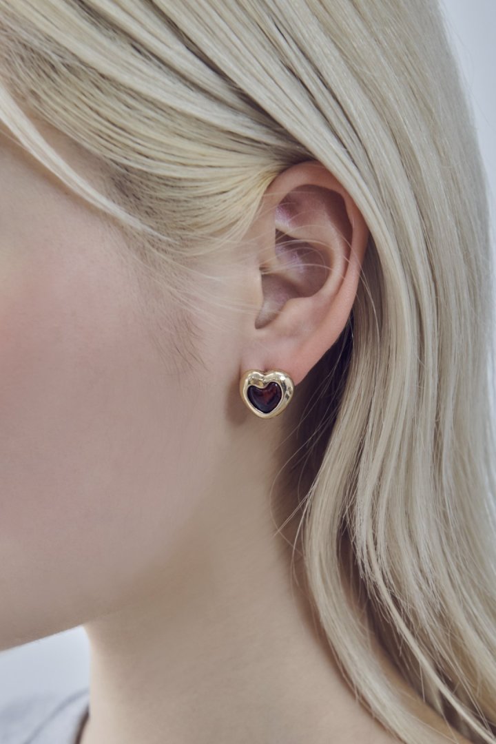 GOLDY vintage heart embed earrings - red